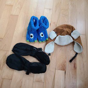Bundle set lot boys hat, mitten, slippers